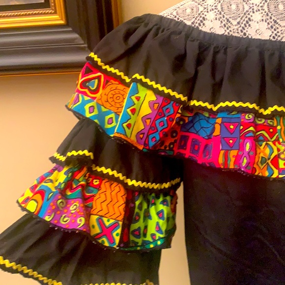 Bundle of 2 High fashion off shoulder top and colorful
skirt - Picture 6 of 9